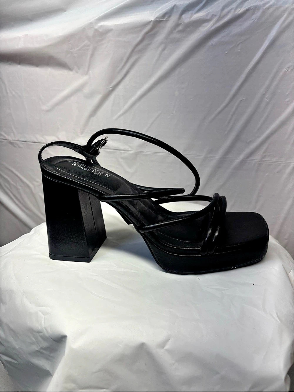 BERRIES Aggie Black Platform Heels US 8 Like New